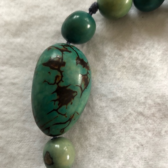 Gorgeous green substantial beaded necklace - Picture 3 of 7